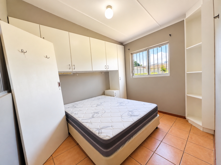 To Let 4 Bedroom Property for Rent in Harbour Island Western Cape